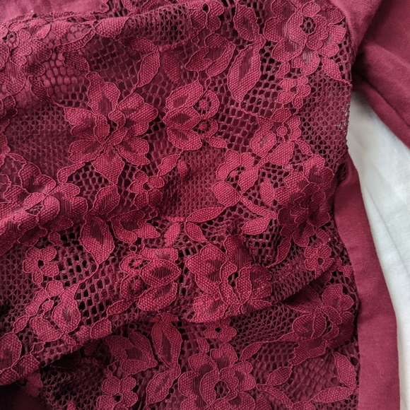 Maroon lace back crop top - Picture 3 of 5